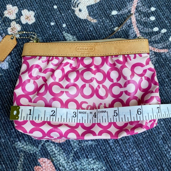 Authentic Barbie Pink Coach Wristlet With Leather Tag- Vintage Y2K - Picture 3 of 7